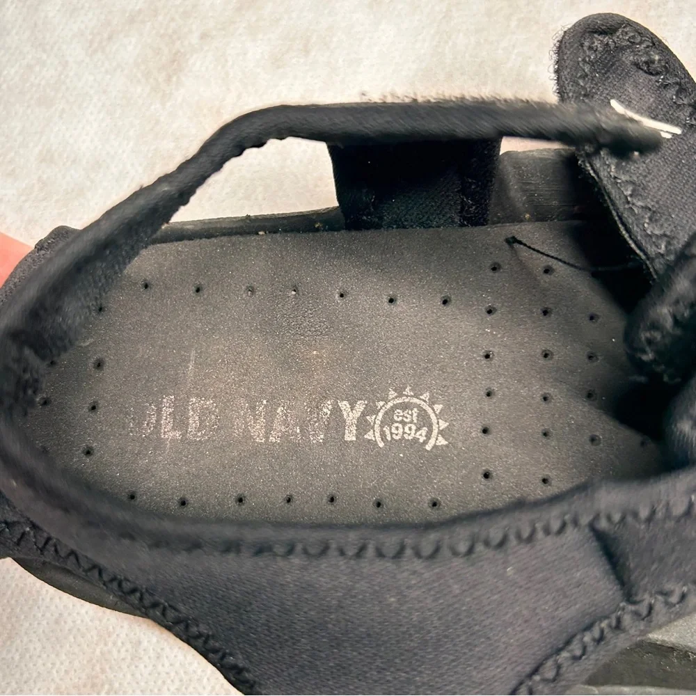 Old Navy Black Water Shoes Slip-On‎ Design